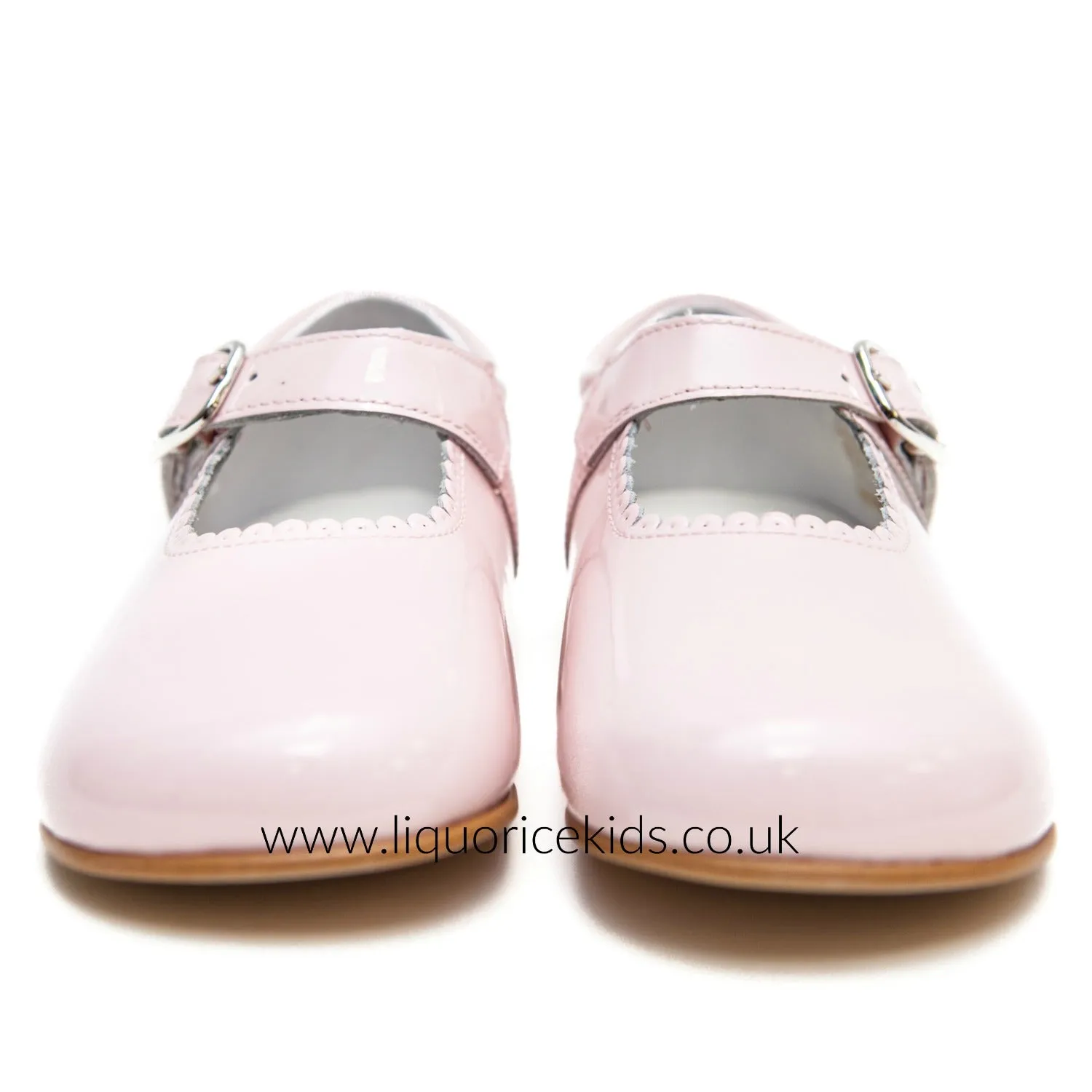 Andanines Girls Pale Pink Patent Mary Janes With Scallop Edging.