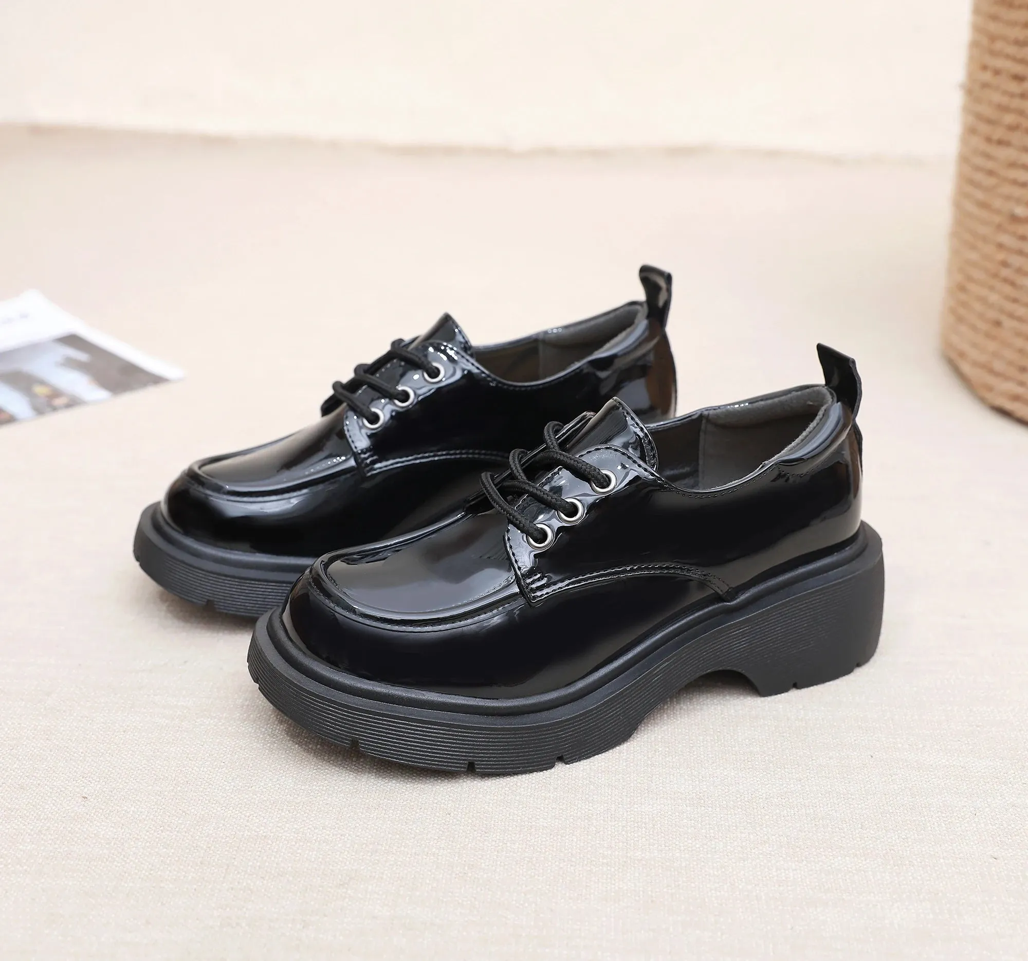 Hnzxzm New British College Style Lace-up Vintage Round Toe Pu Leather Jk Uniform Lolita Shoes Wedge Mid Heel Kawaii Sweet Girls Shoe