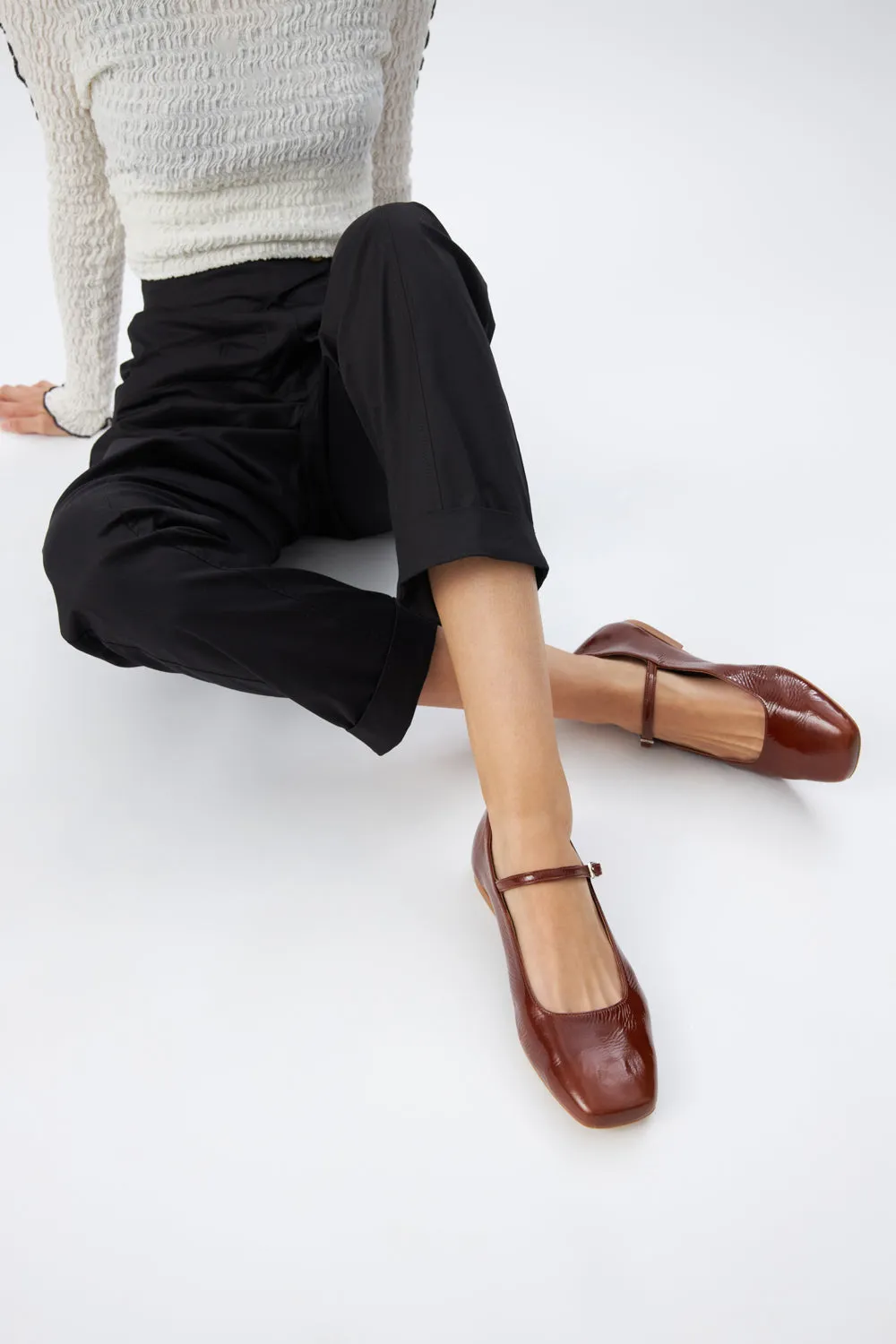 Julieta Mary Janes in Saddle-coloured Patent Leather