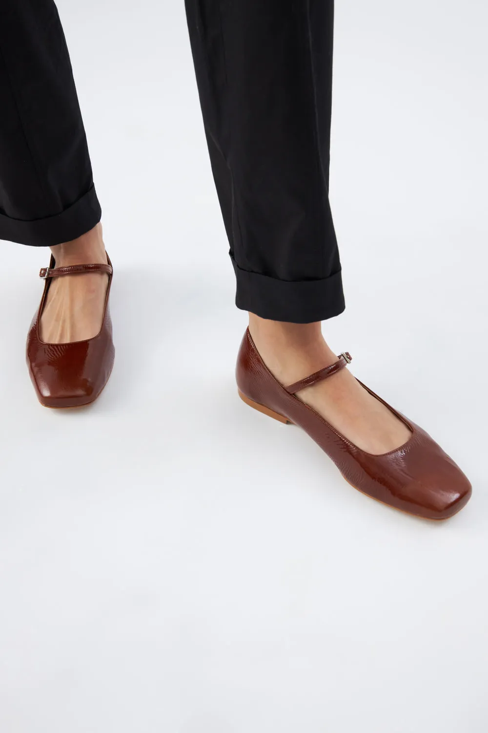 Julieta Mary Janes in Saddle-coloured Patent Leather