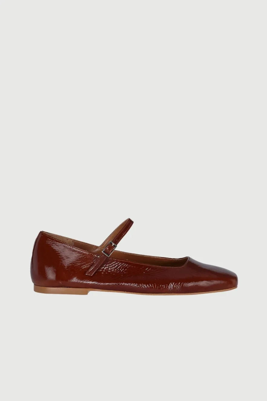 Julieta Mary Janes in Saddle-coloured Patent Leather